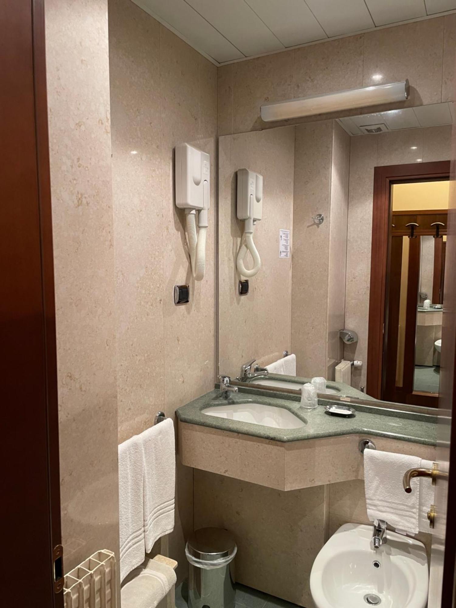 Mondial Hotel