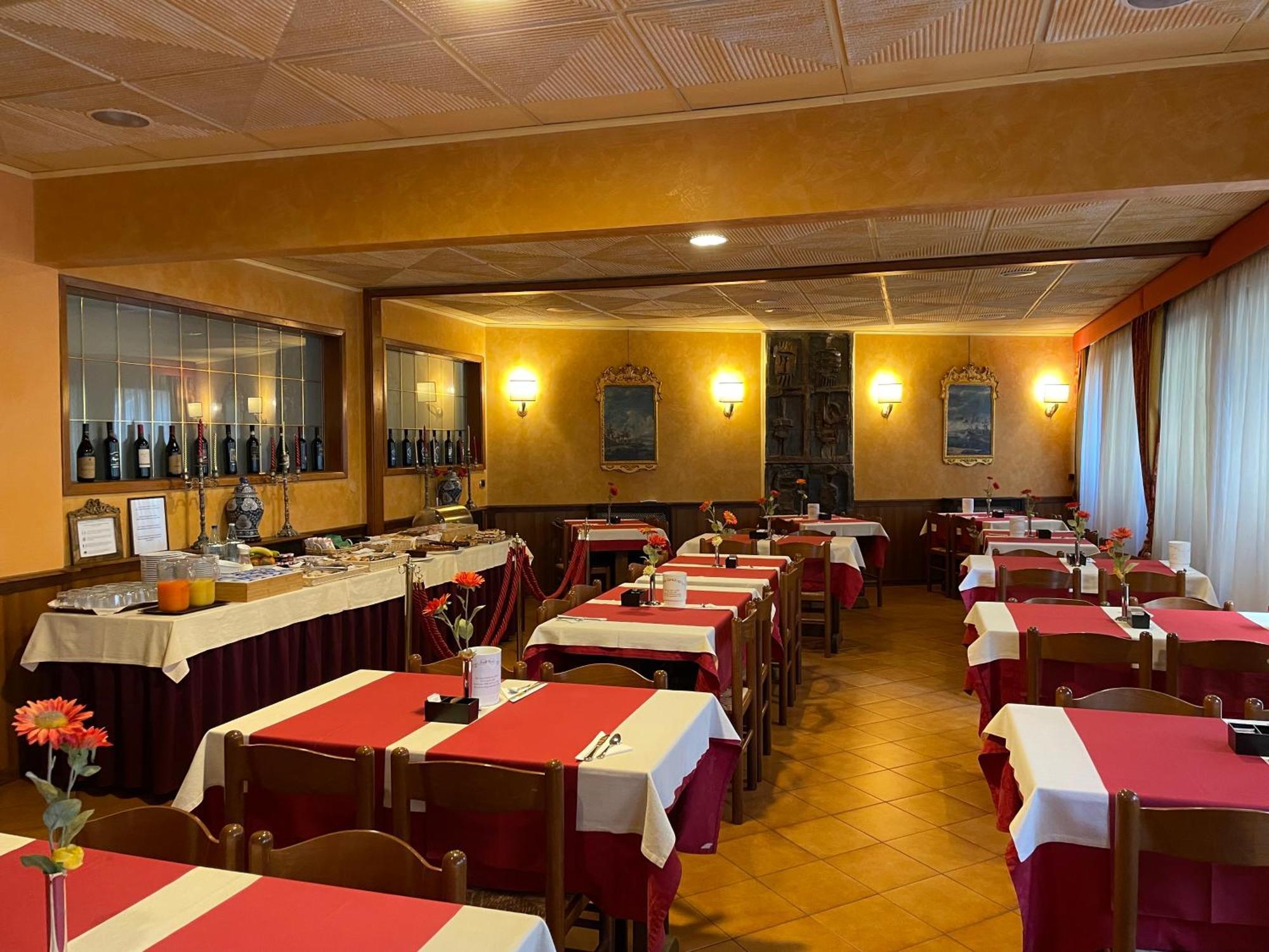 Mondial Hotel 3*